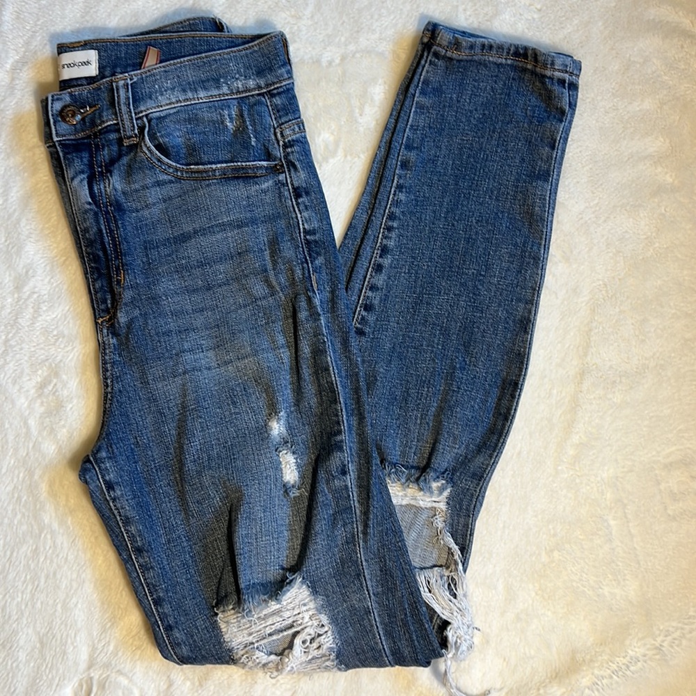 MOVING SALE🎉 Sneak peek jeans